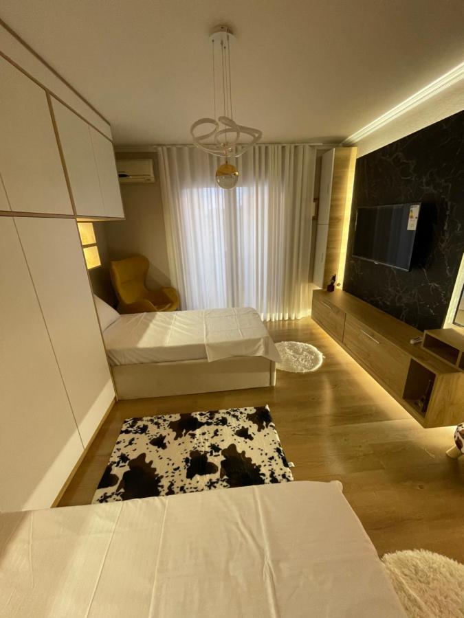 Superior 2Br Apartment 티라나 외부 사진